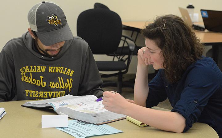 Two BW students studying